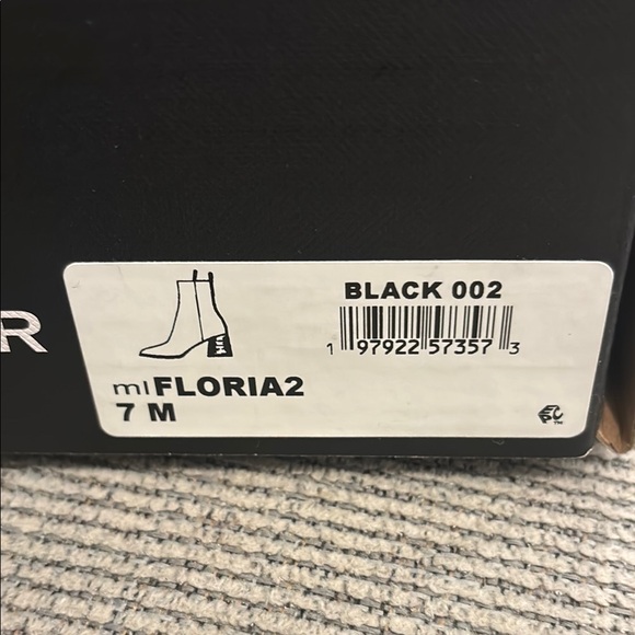 Marc Fisher Black Women's Ankle Boots brand new - Picture 4 of 10